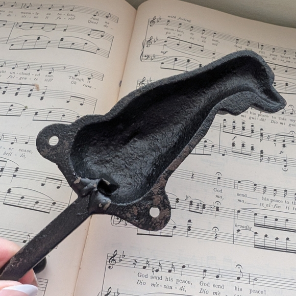 Cast Iron Dachshund Wall Hook - Picture 5 of 6